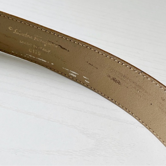 Salvatore Ferragamo lime green croc embossed leather tonal Gancini belt - Picture 10 of 11